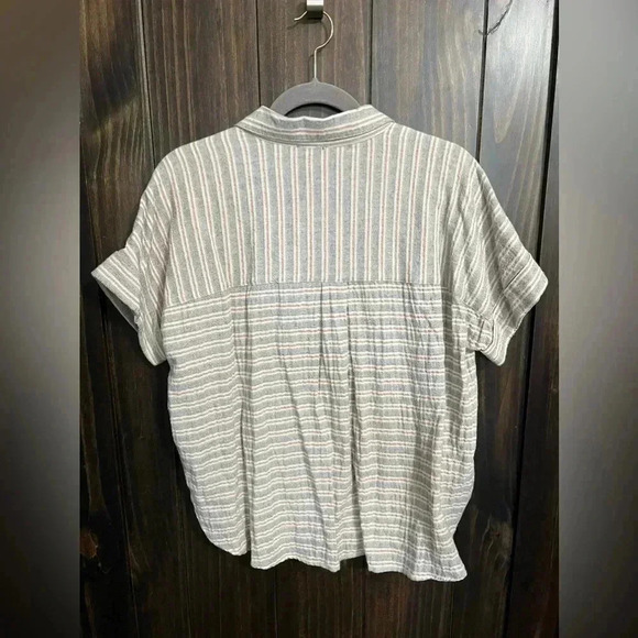 Women’s Buckle Black Striped Shirt. Size: Medium - Picture 13 of 13